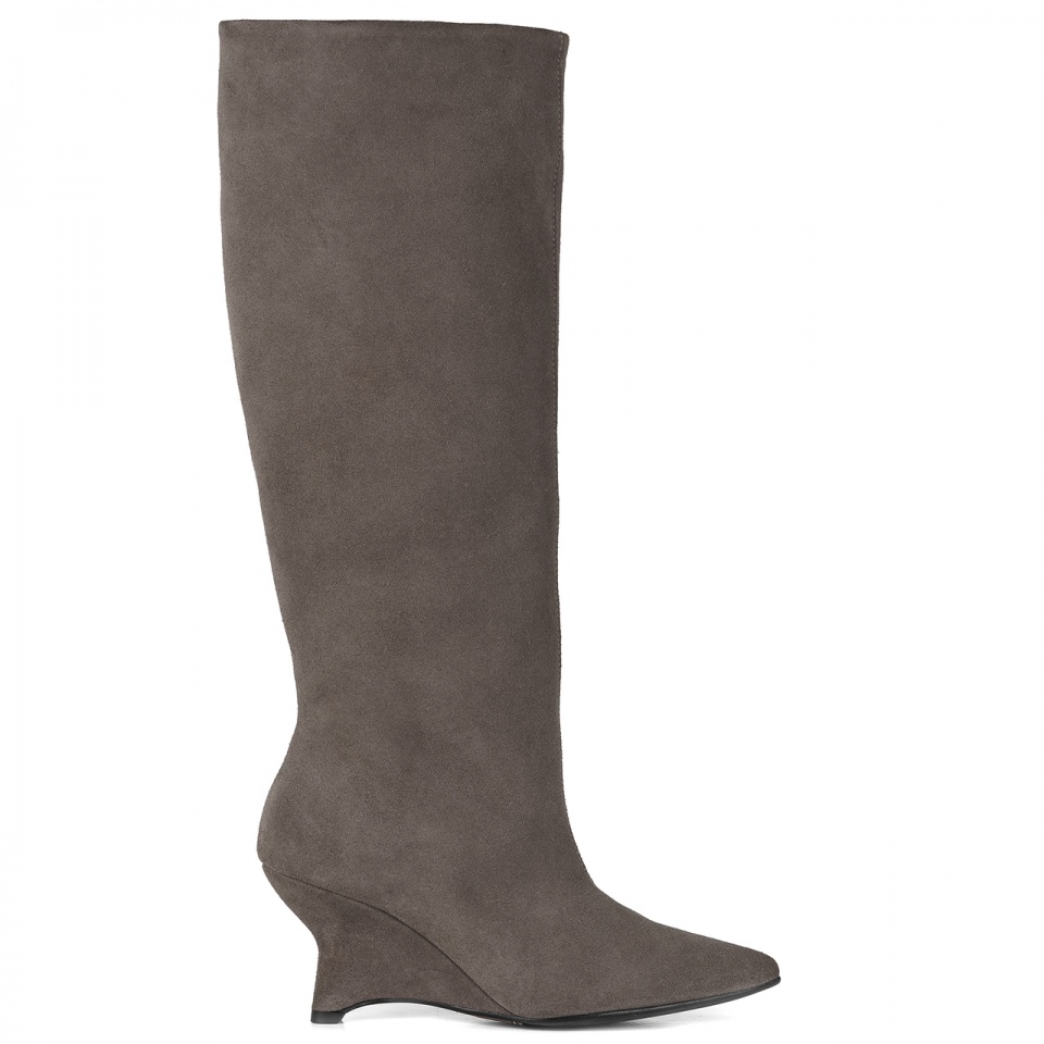 Kawowe welurowe kozaki na koturnie 303F