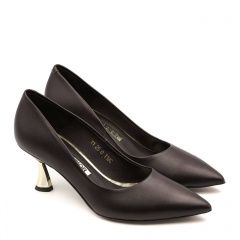 Brązowe skórzane czółenka na złotym obcasie 118C