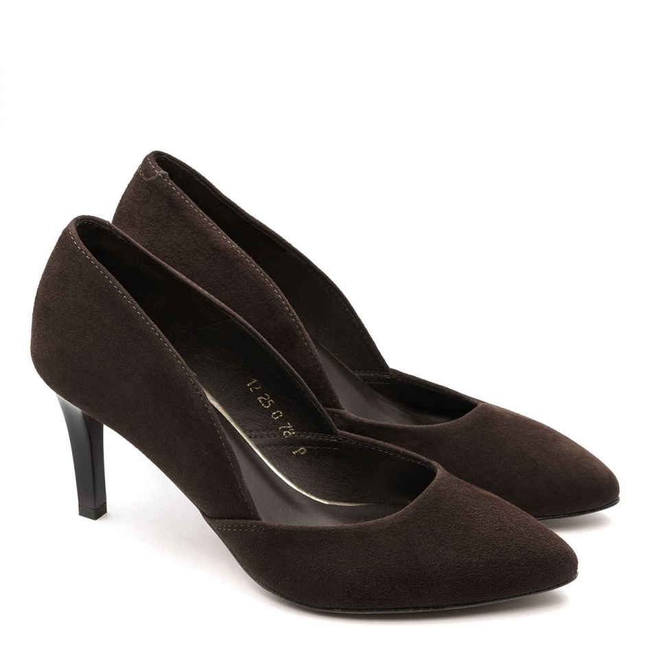 Brązowe zamszowe czółenka na niskim obcasie 78P