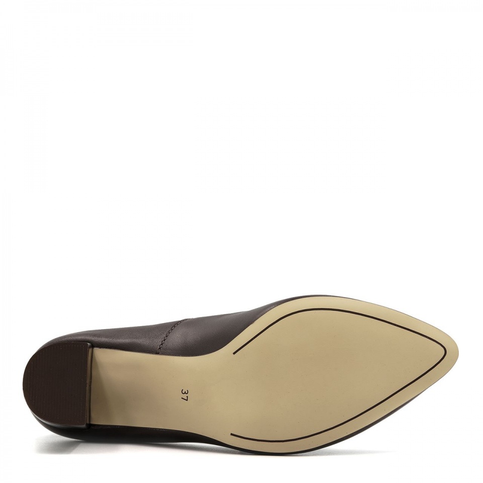 Czekoladowe czółenka na niskim słupku 78D1