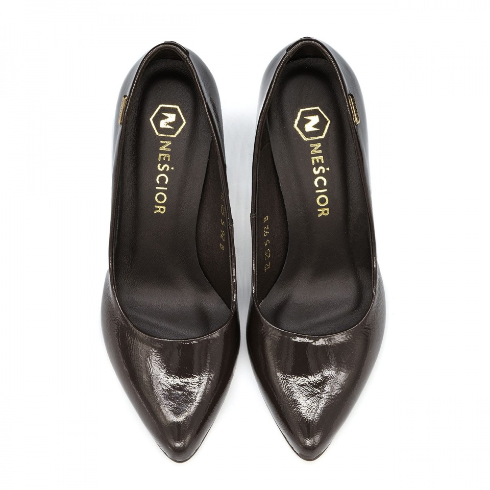 Brązowe lakierowane czółenka na wysokim słupku 92B