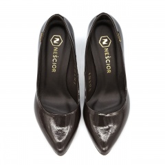 Brązowe lakierowane czółenka na wysokim słupku 92B