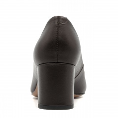 Czekoladowe czółenka na niskim słupku 110C