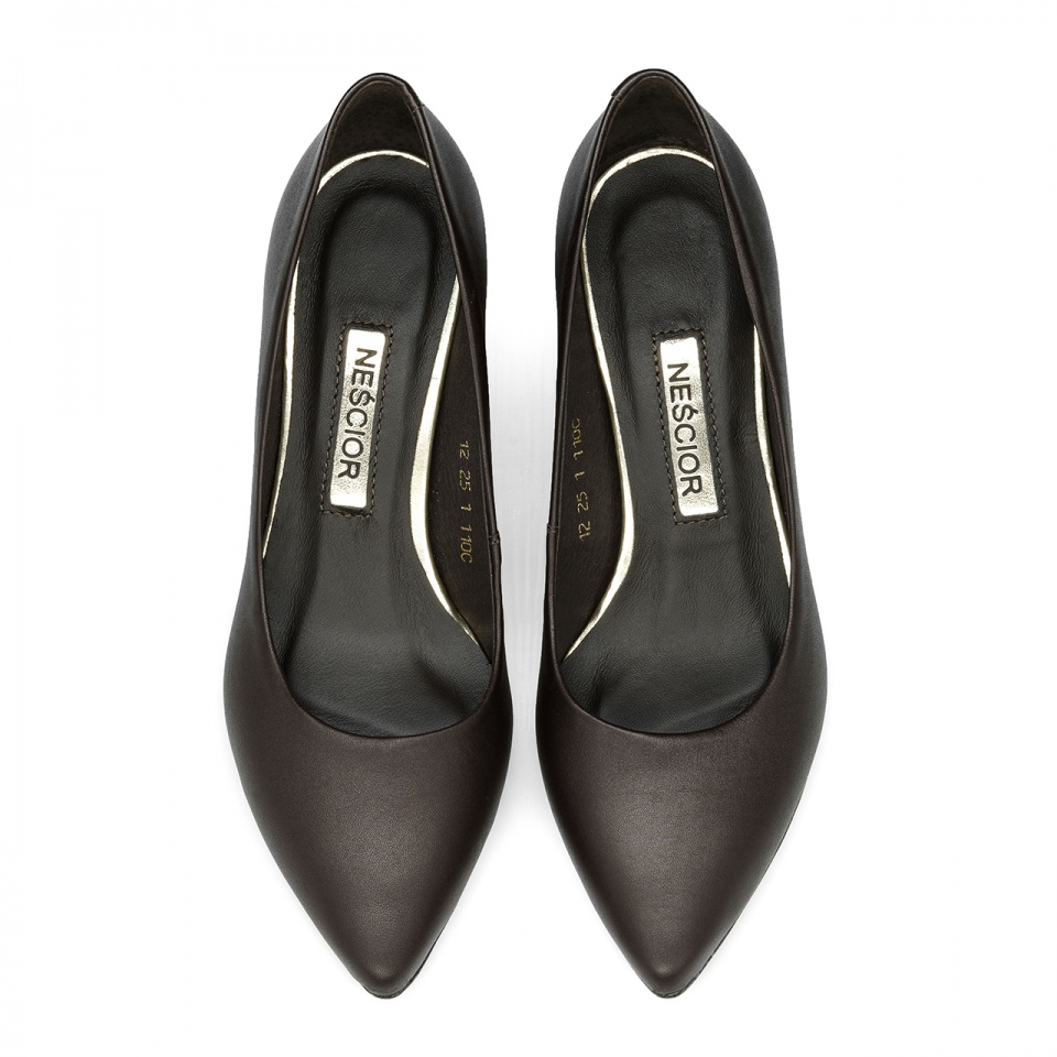 Czekoladowe czółenka na niskim słupku 110C