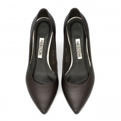 Czekoladowe czółenka na niskim słupku 110C