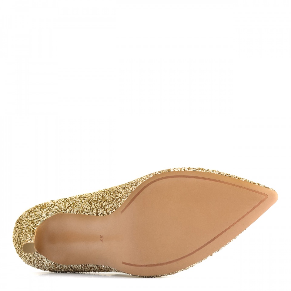  Klasyczne złote brokatowe szpilki