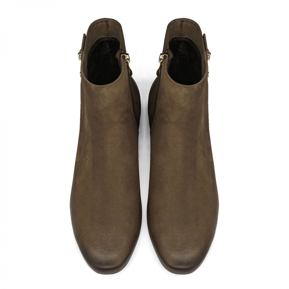 Brązowe nubukowe botki 5AD28914925Z