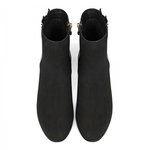 Czarne zamszowe botki z klamrami 5AD28915525Z