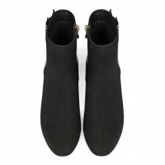 Czarne zamszowe botki z klamrami 5AD28915525Z