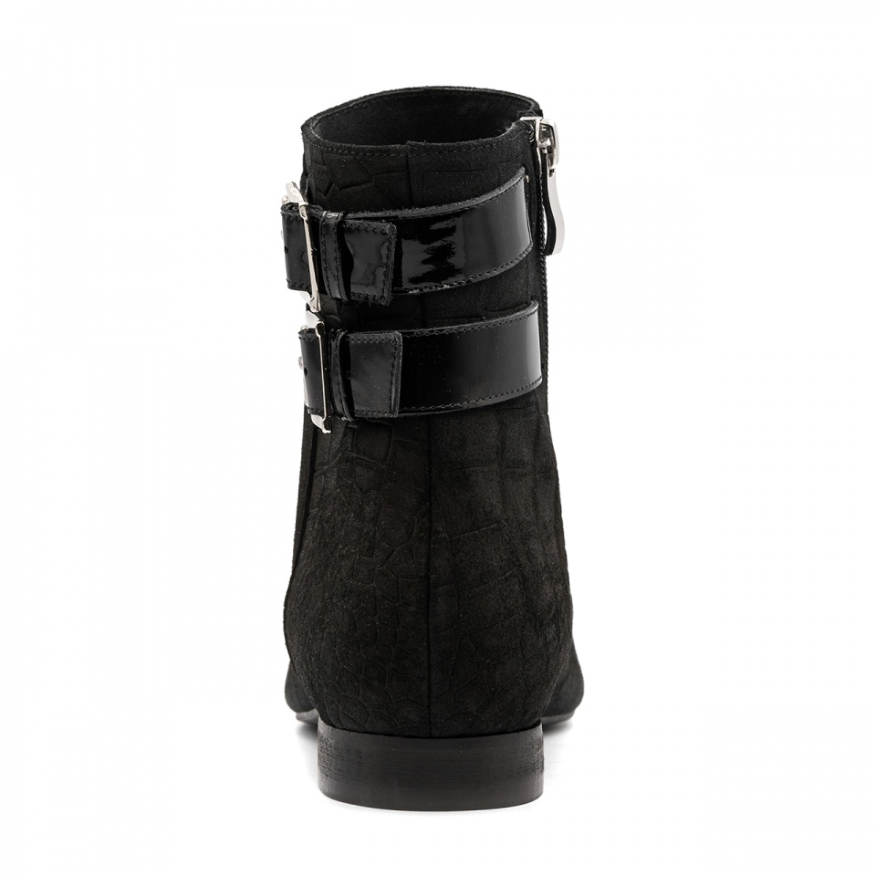 Czarne zamszowe botki z klamrami 5AD28915525Z