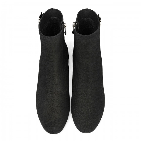 Czarne zamszowe botki z klamrami 5AD28915525Z