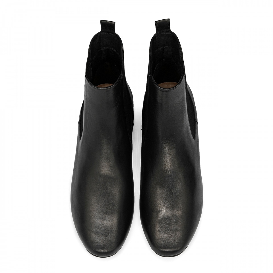 Czarne skórzane botki z gumą 5AD28915225Z