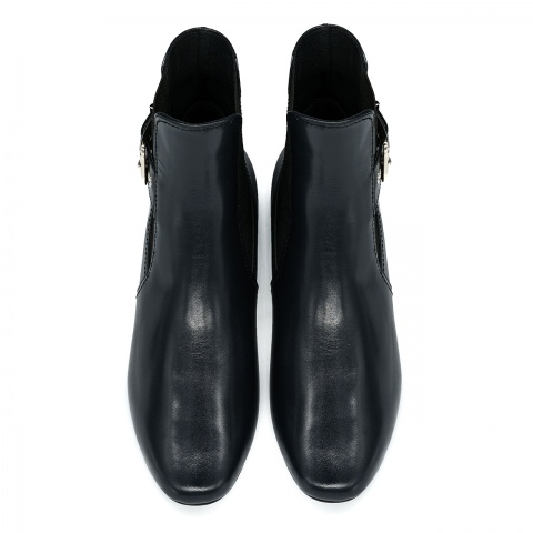 Granatowe sk&oacute;rzane botki z klamrą 5AD28915425Z