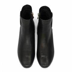 Czarne skórzane botki z klamrą 5AD28915325Z