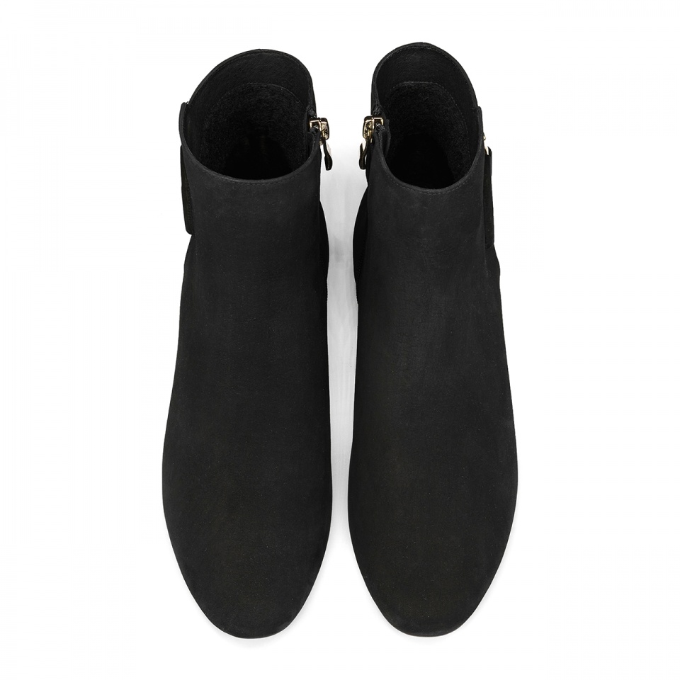 Czarne nubukowe botki z klamrą 5AD28915325Z