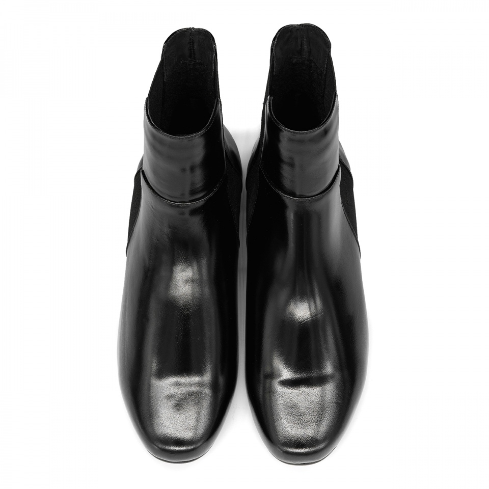 Czarne skórzane botki z gumą 5AD28913818Z