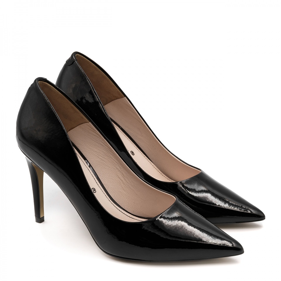 Czarne lakierowane czółenka 5AD001612