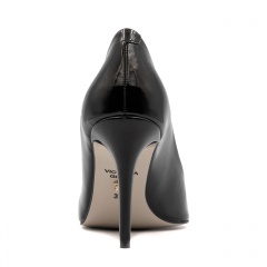 Czarne lakierowane czółenka z różą 5AD00168726L