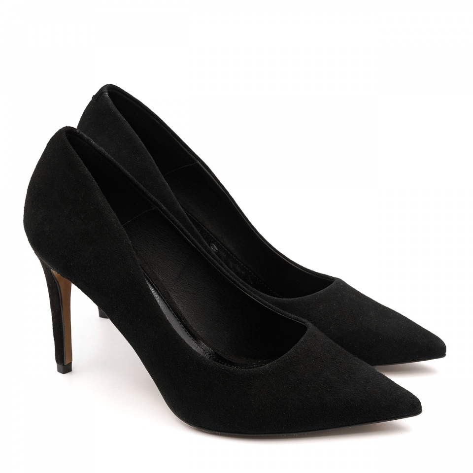 Czarne zamszowe czółenka 5AD00168726L