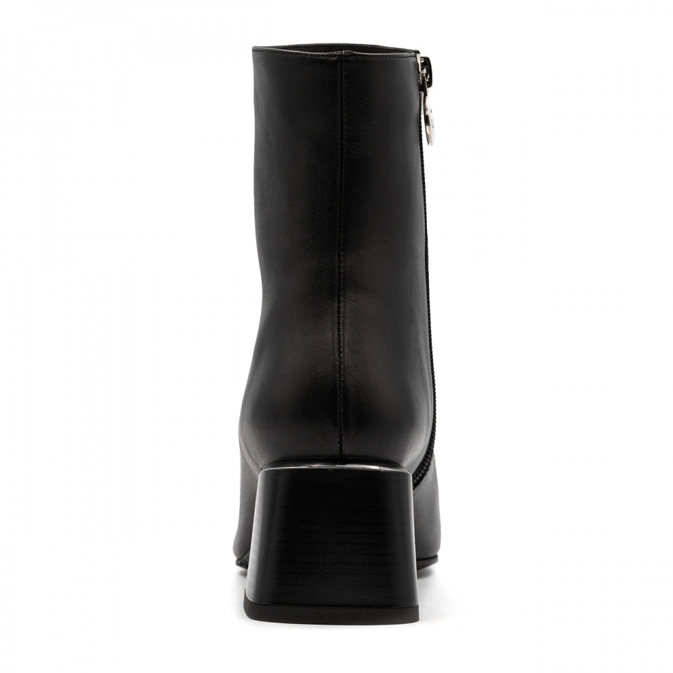 Czarne skórzane botki na klocku 5AD185408422Z