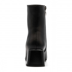 Czarne skórzane botki na klocku 5AD185408422Z