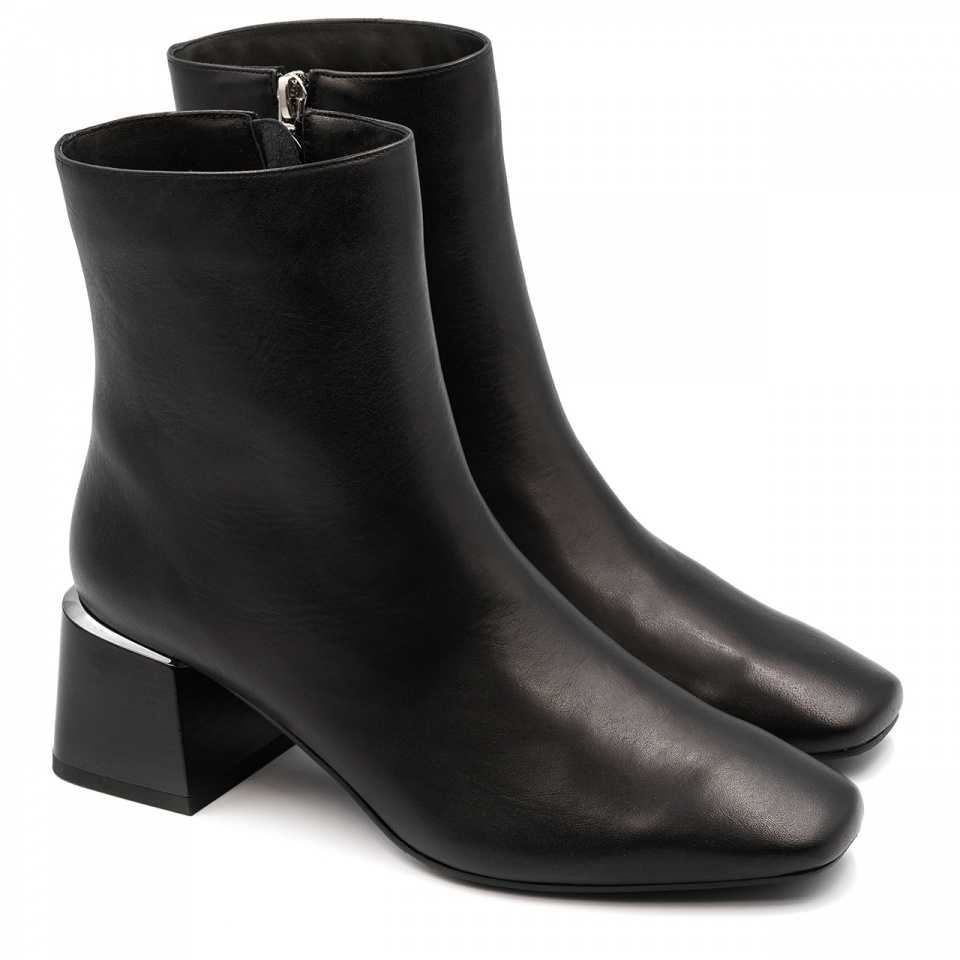 Czarne skórzane botki na klocku 5AD185408422Z