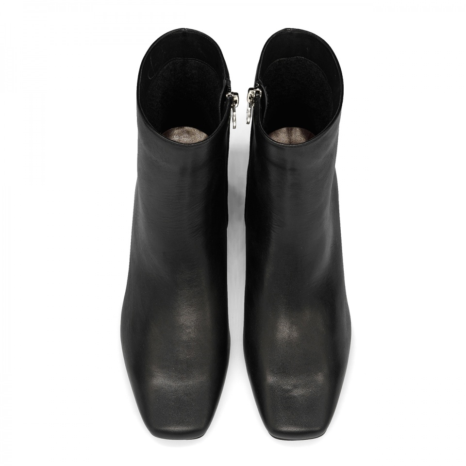 Czarne skórzane botki na klocku 5AD185408422Z