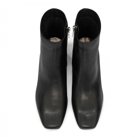 Czarne sk&oacute;rzane botki na klocku 5AD185408422Z