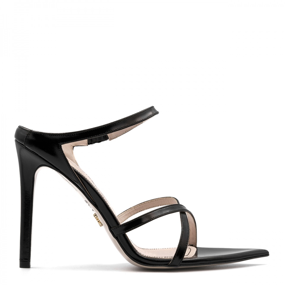 Czarne skórzane klapki 5AD001812624L2