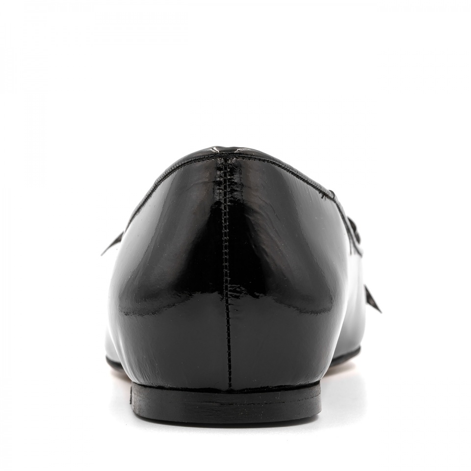 Czarne lakierowane baleriny 5AD22228125L