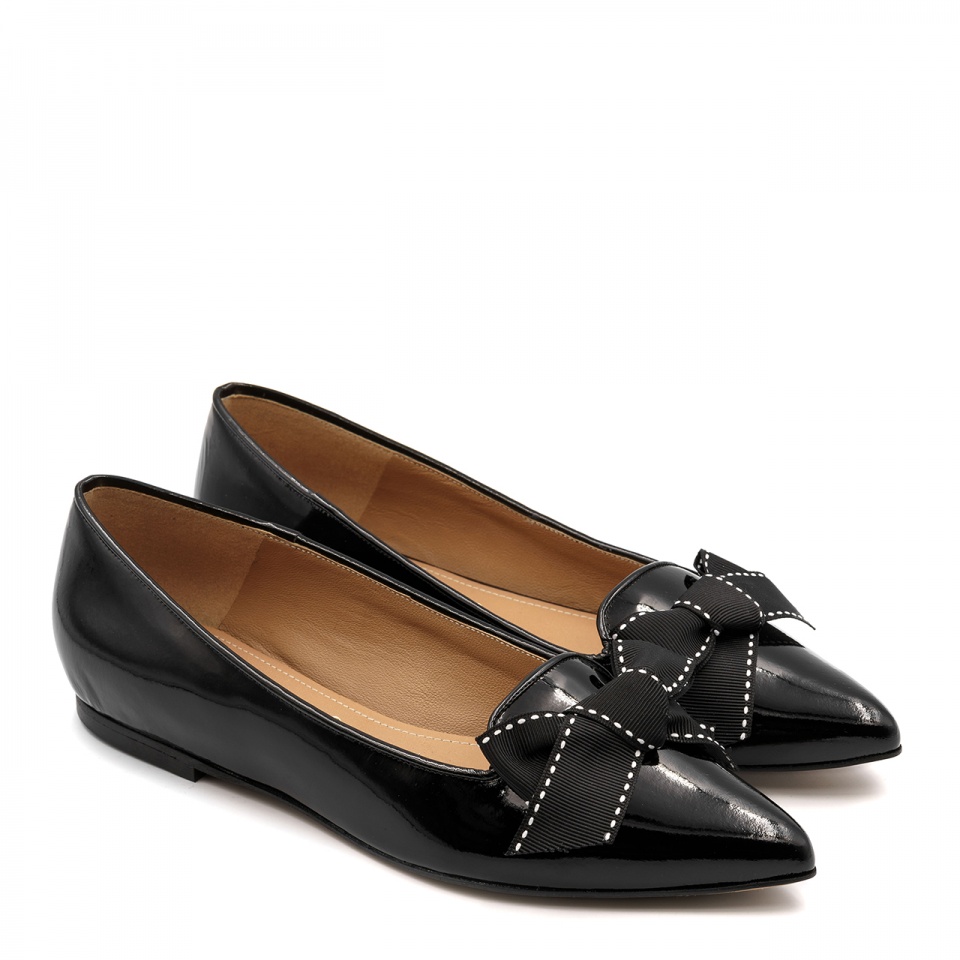 Czarne lakierowane baleriny 5AD22228125L