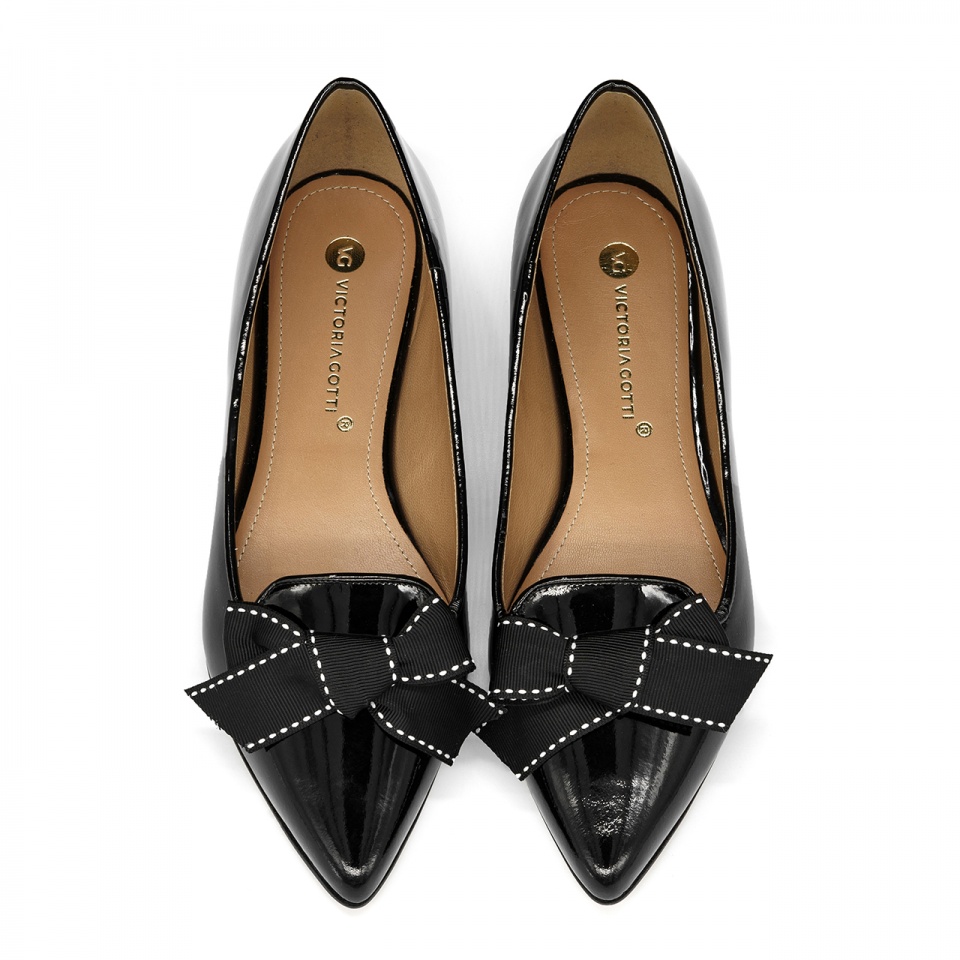 Czarne lakierowane baleriny 5AD22228125L