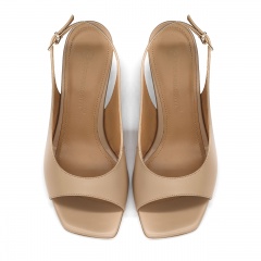 Beżowe skórzane sandały 5AD6936726L