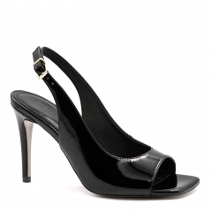 Czarne lakierowane sandały 5AD6936726L