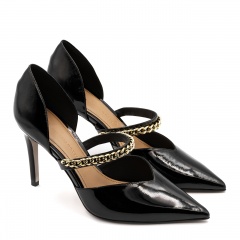 Czarne lakierowane czółenka 5AD00167023L