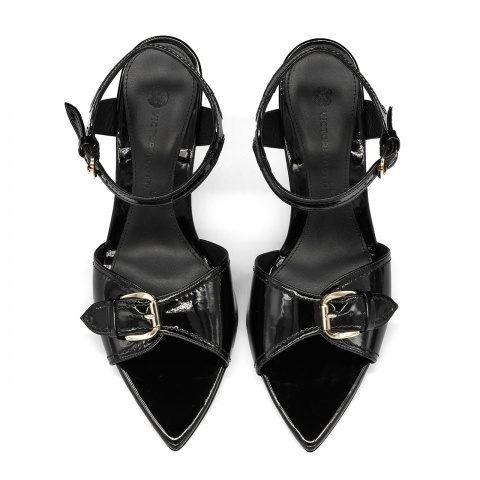 Czarne lakierowane sandały z klamrą 5AD6936926L