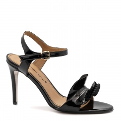 Czarne lakierowane sandały 5AD6936826L