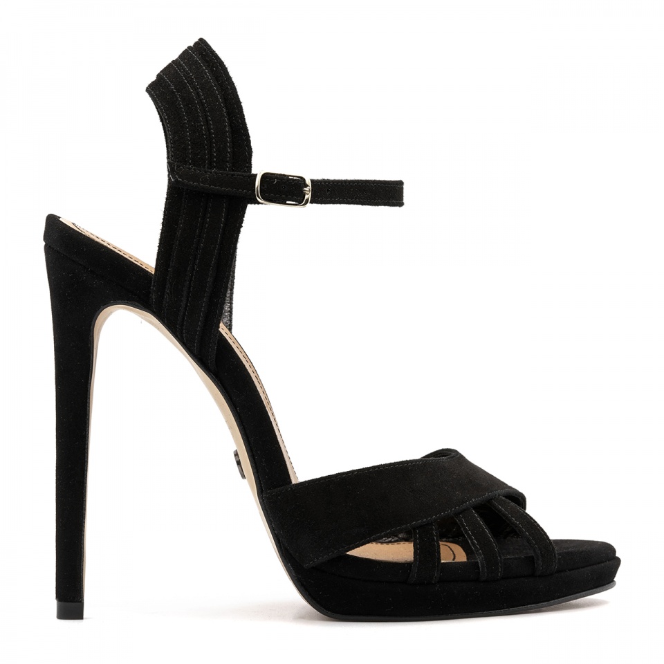Czarne zamszowe sandały na szpilce 5ADB86407120L