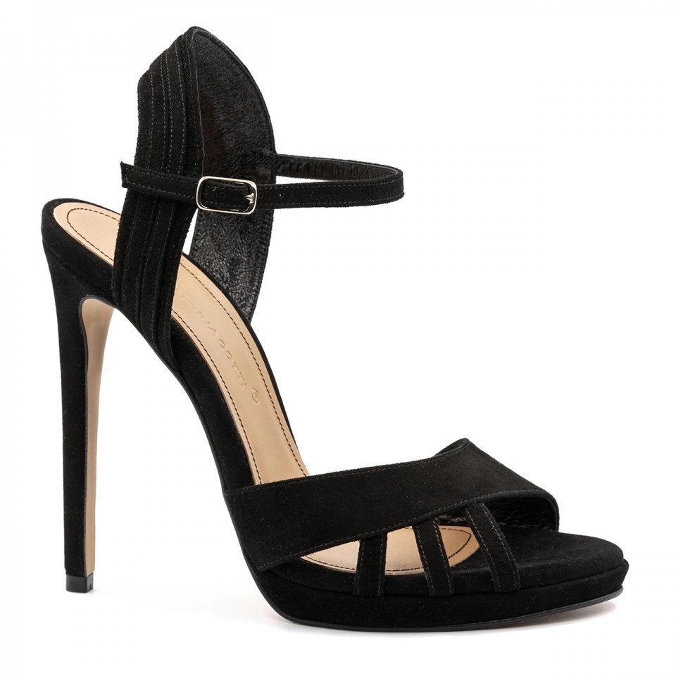 Czarne zamszowe sandały na szpilce 5ADB86407120L