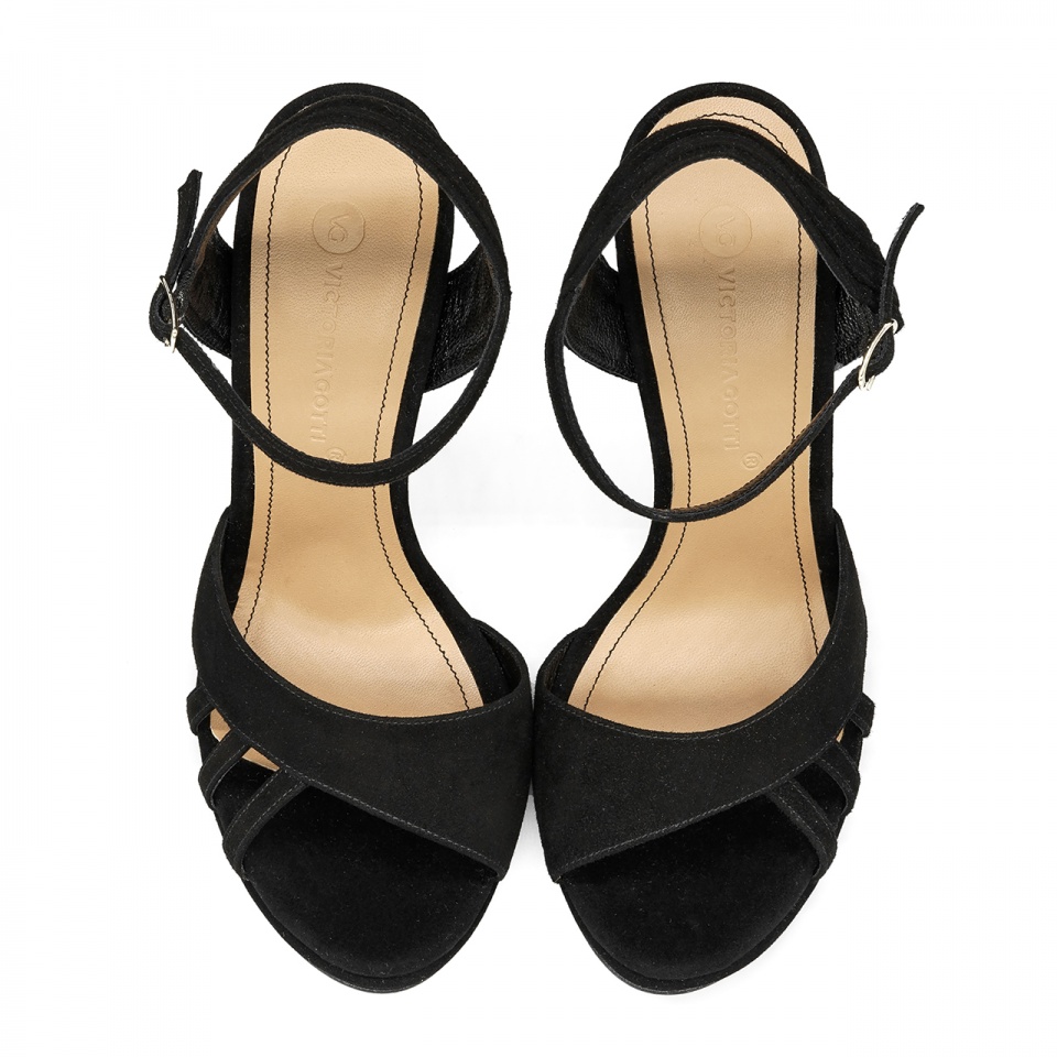 Czarne zamszowe sandały na szpilce 5ADB86407120L