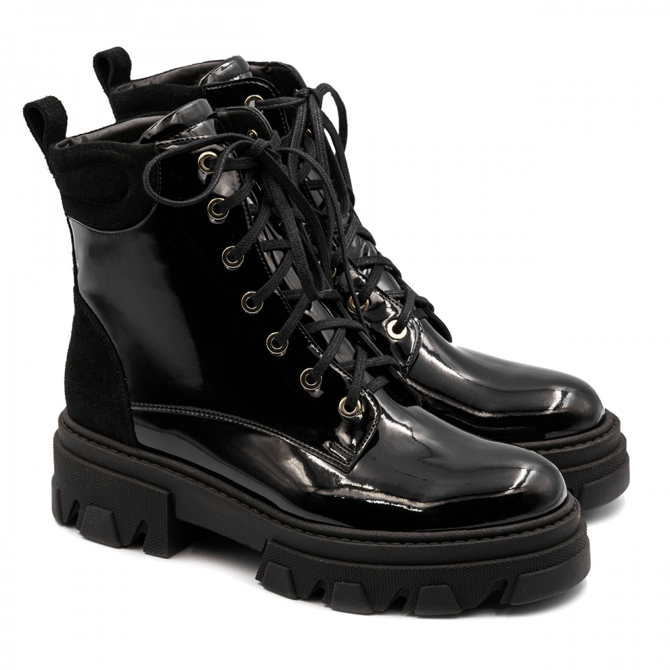 Czarne lakierowane botki 5ADVG82625Z