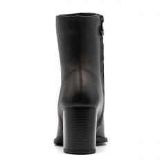 Czarne skórzane klasyczne botki 5AD185474122Z