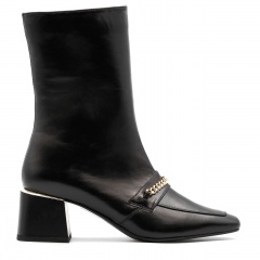 Czarne skórzane botki z łańcuszkiem 5AD185408723Z