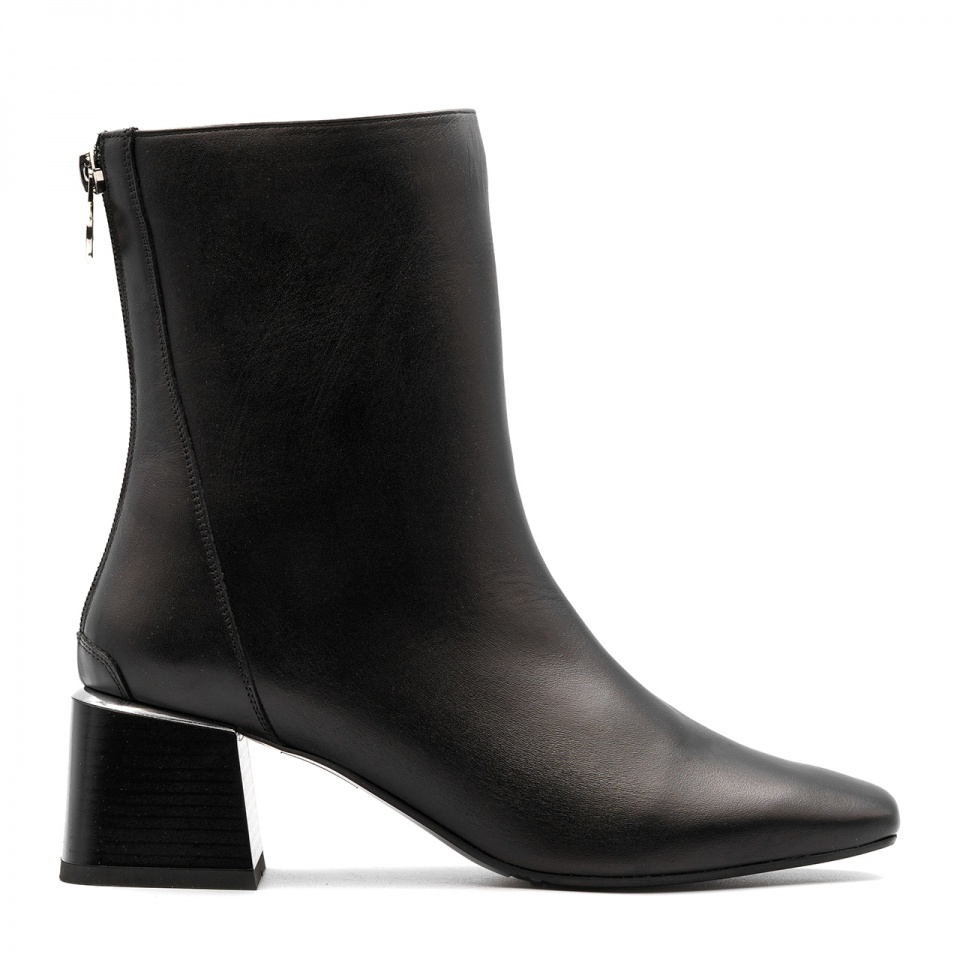 Czarne skórzane botki na klocku 5AD185408522Z