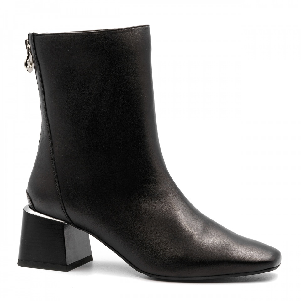 Czarne skórzane botki na klocku 5AD185408522Z