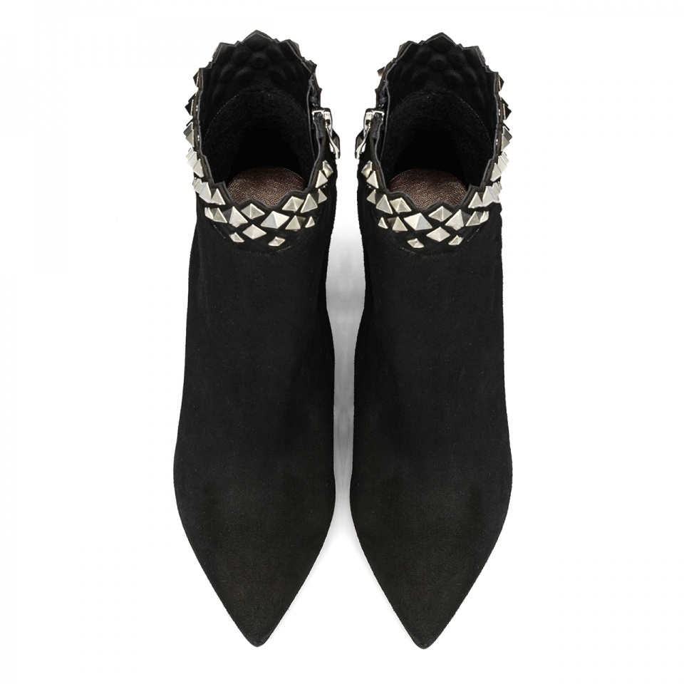 Czarne zamszowe kozaki z ćwiekami 5AD006847