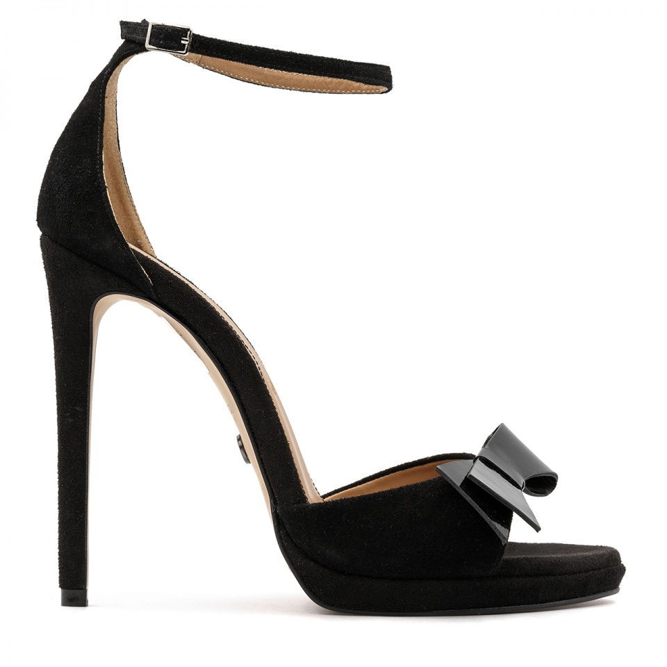 Czarne zamszowe sandały 5ADB864010325L