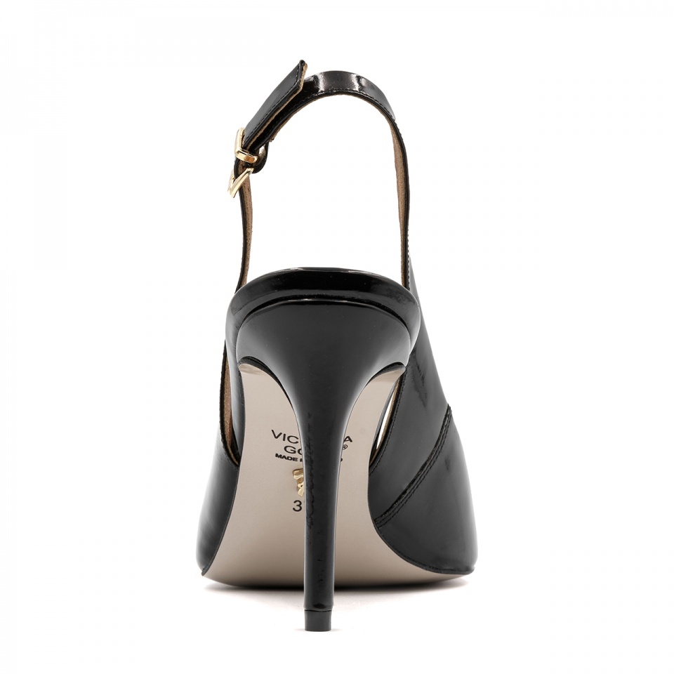 Czarne lakierowane czółenka 5AD00168826L