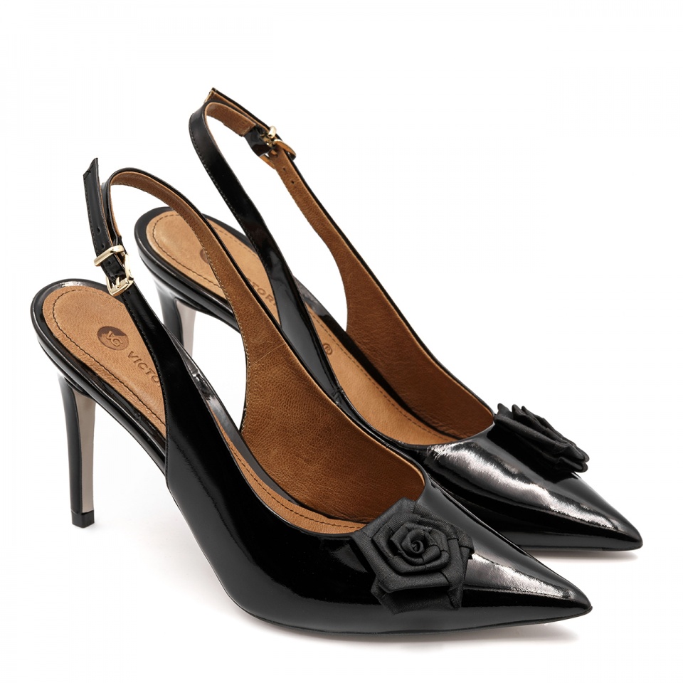 Czarne lakierowane czółenka 5AD00168826L