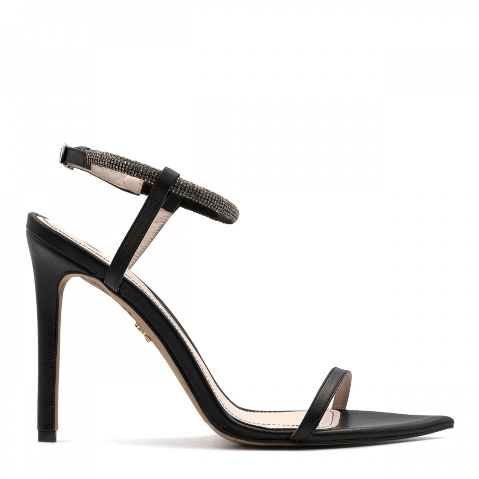 Czarne skórzane sandały 5AD001815124L2